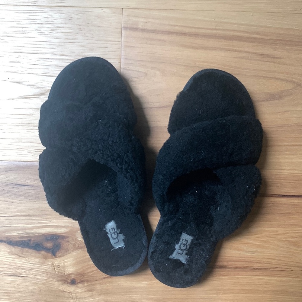 preloved black ugg slippers cozy comfy
